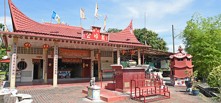 Datok Kong Teng Sin Hooi Temple by Adrian Cheah